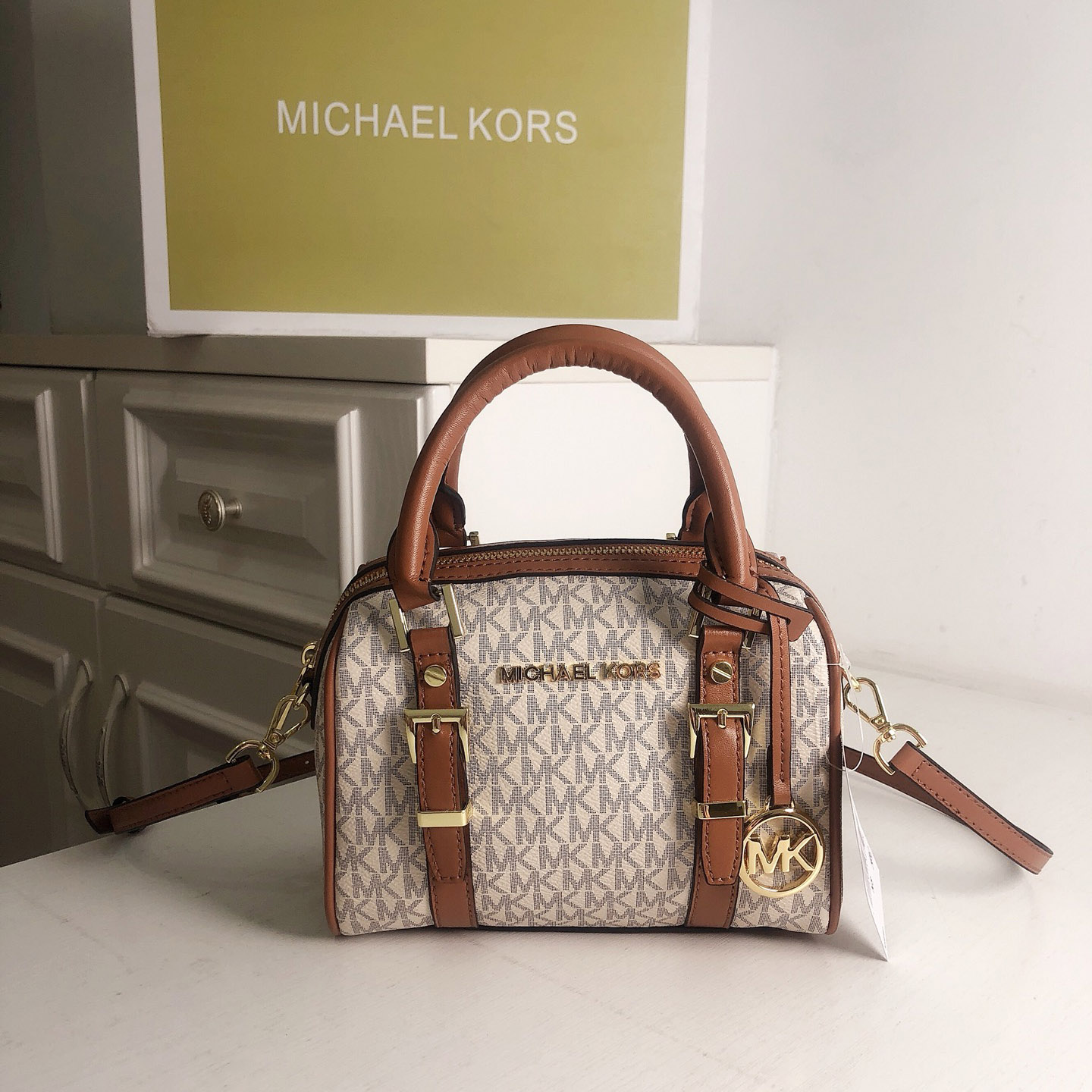 Luxury Bags Casual - ใหม่ไมเคิล คอร์กระเป๋าถือดีไซน์หรูสำหรับผู้หญิงคุณภาพสูงกระเป๋าสะพายข้างแบบคลาสสิกกระเป๋าเดินทางกระเป๋าสะพายไหล่ของขวัญสำหรับสุภาพสตรีที่สวยงาม