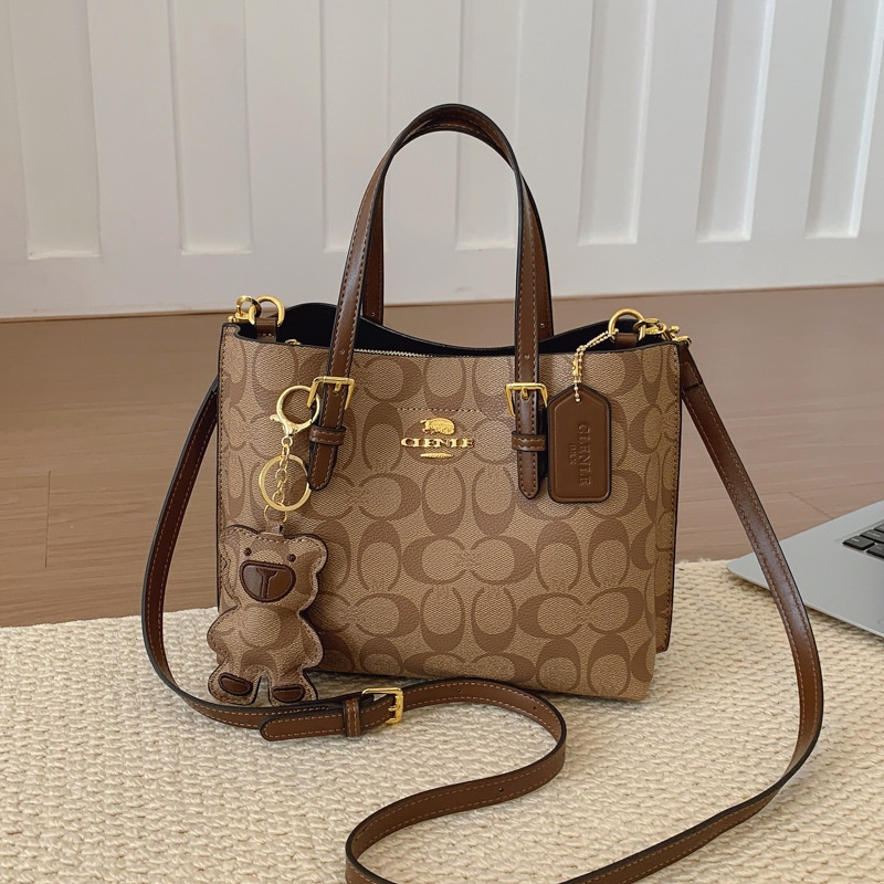 Tote Bag Leather Monogram - กระเป๋าโท้ทลายโมโนแกรมสุดหรูสไตล์คลาสสิกสำหรับผู้หญิง พร้อมขอบหนังสไตล์เรโทรและสายสะพายถอดได้