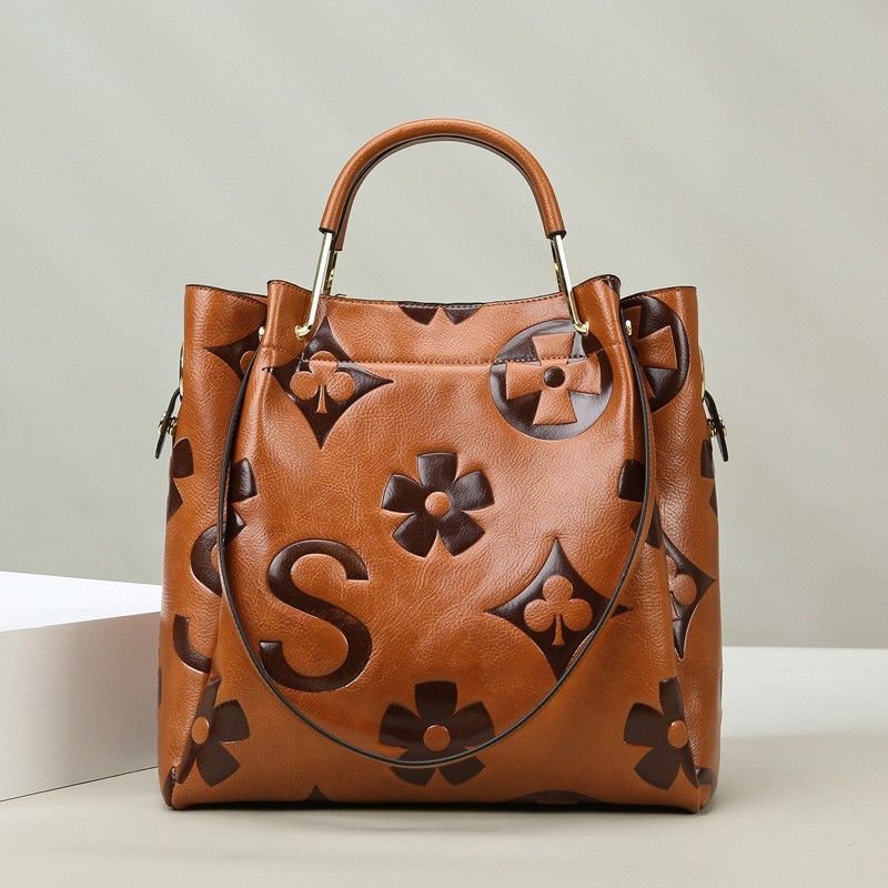 Tote Bag Leather Monogram - กระเป๋าถือผู้หญิงลายปั๊มนูน กระเป๋าหนังขนาดใหญ่พร้อมหูหิ้วด้านบนและสายสะพายไหล่แบบถอดได้ สำหรับใช้ในชีวิตประจำวันและทำงาน